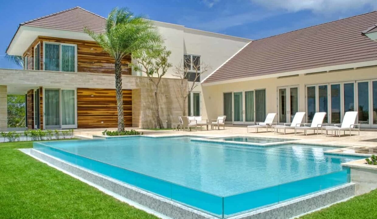 8-BDRM-EXCLUSIVE-VILLA-ESPLENDOR-14-min-1350x760